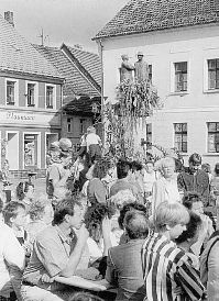Stabpyramide, um 1940 von Max Schanz entworfen und später in der Werkstatt von Elfriede Jahreiß gefertigt.