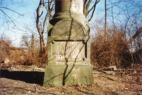 Säulenbasis vor der Sanierung, Foto: Veronica Teicher