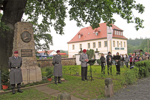 Gedenkveranstaltung mit Ehrenwache und Festredner Major Georgi, Foto: Herr Schicht